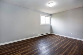 21 Holborn Drive in Kitchener, ON - Building Photo - Building Photo