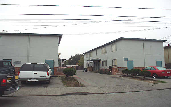 680 Oakside Ave in Redwood City, CA - Building Photo - Building Photo