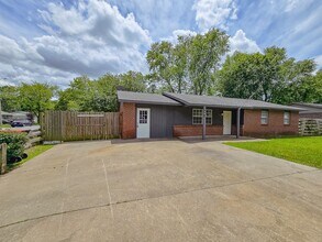 2401 N Jill Cir in Springdale, AR - Building Photo - Building Photo