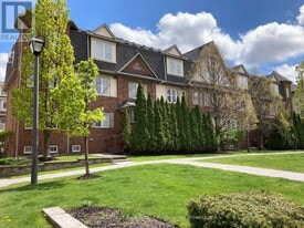 730 Neighbourhood Cir in Mississauga, ON - Building Photo