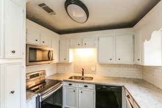 329 Lionel Rd in Pearl, MS - Foto de edificio - Building Photo