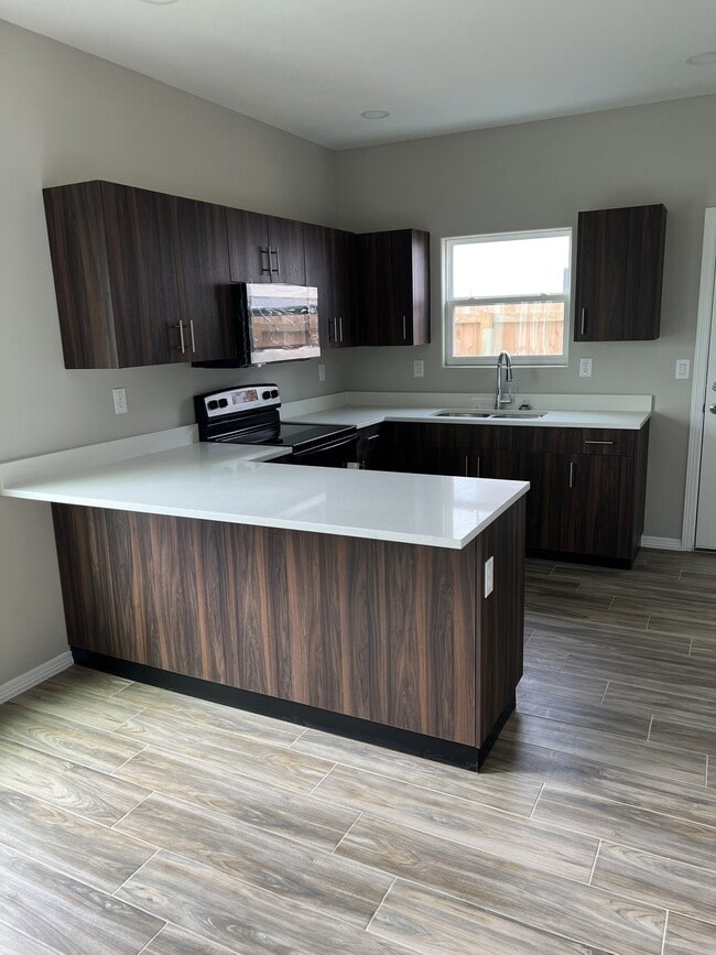 84 E La Vista Ave