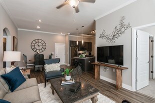 Vintage Foxland Apartments in Gallatin, TN - Building Photo