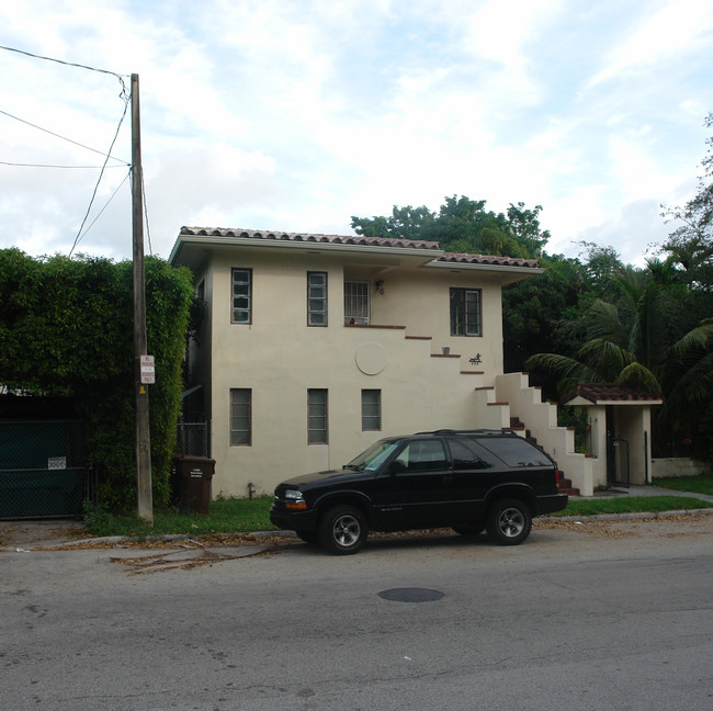 655 NE 64th St in Miami, FL - Building Photo - Building Photo