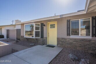 8743 E Solano Dr in Scottsdale, AZ - Building Photo - Building Photo