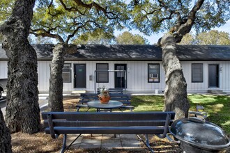 The LUX Riverside in Kerrville, TX - Foto de edificio - Building Photo