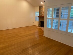 360 Via Colinas in Westlake Village, CA - Building Photo - Building Photo
