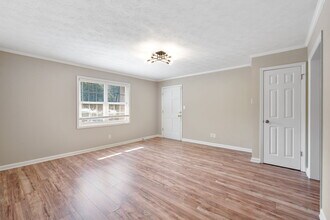 325 Winding River Dr in Dunwoody, GA - Foto de edificio - Building Photo