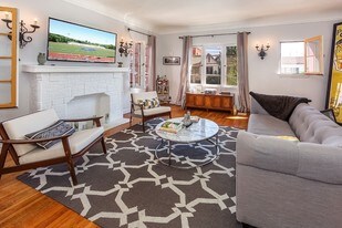 643 S Cochran Ave in Los Angeles, CA - Building Photo