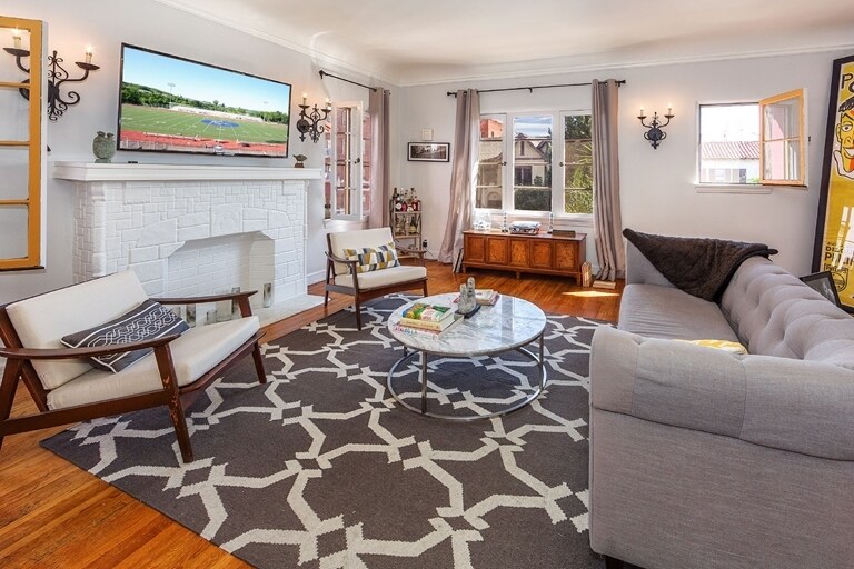 643 S Cochran Ave in Los Angeles, CA - Building Photo