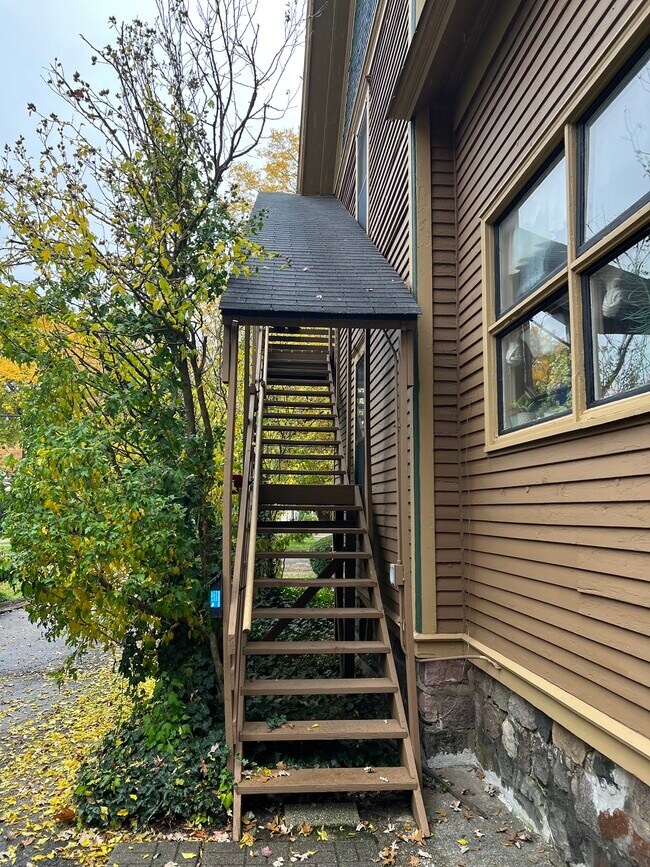 515-2 Minor Ave, Unit 2 in Kalamazoo, MI - Foto de edificio - Building Photo