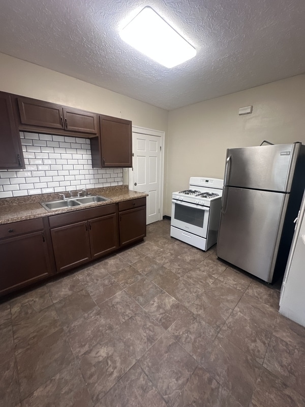 4915 E 109th St in Garfield Heights, OH - Building Photo - Building Photo