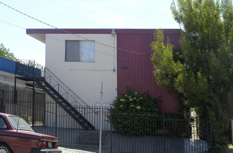 2662 23rd Ave in Oakland, CA - Foto de edificio - Building Photo