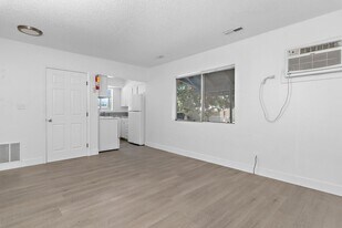 135 Davis Ave in Nampa, ID - Building Photo