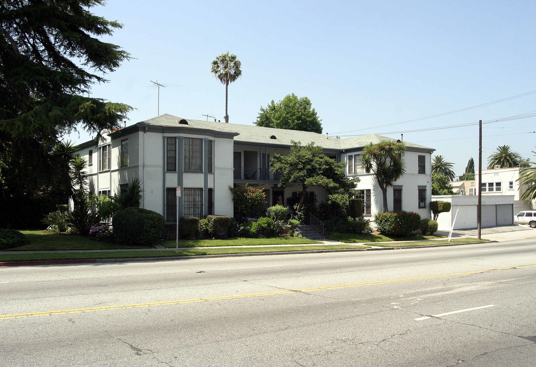 4950 Beverly Blvd in Los Angeles, CA - Building Photo