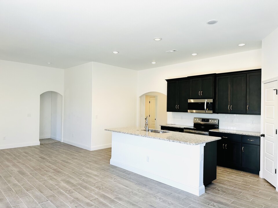 2150 Tallgrass Ter in Centerton, AR - Building Photo