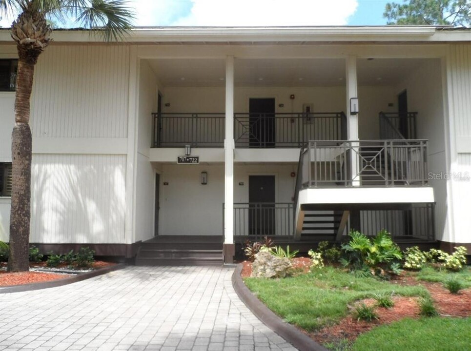 4786 Fox Hunt Dr in Zephyrhills, FL - Foto de edificio