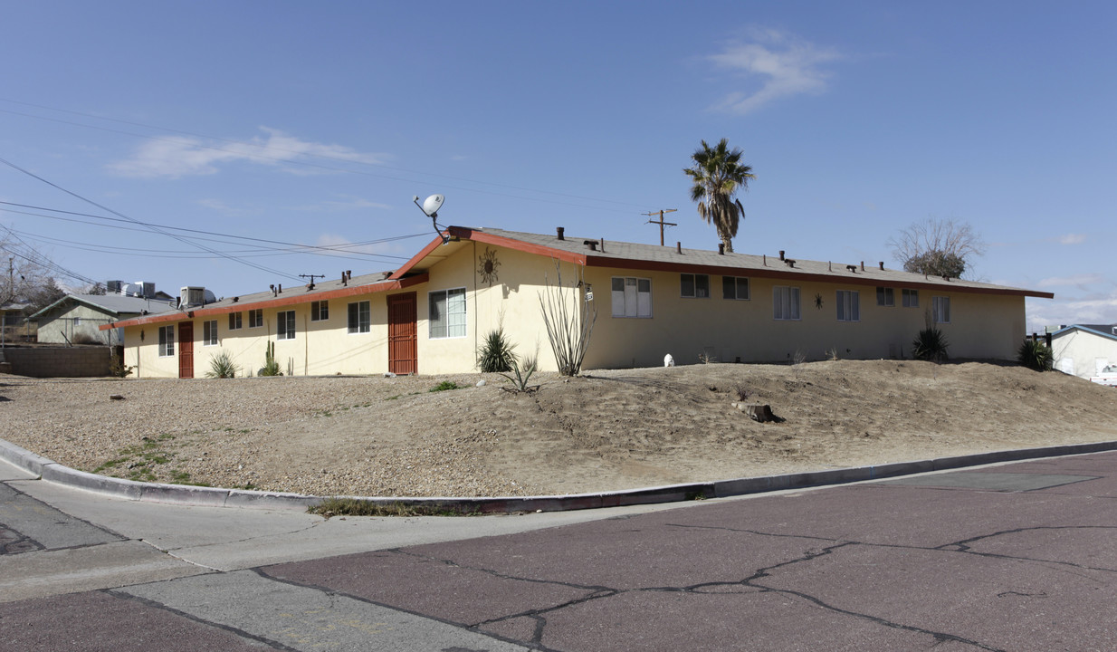 204 Woodham Ave in Barstow, CA - Building Photo