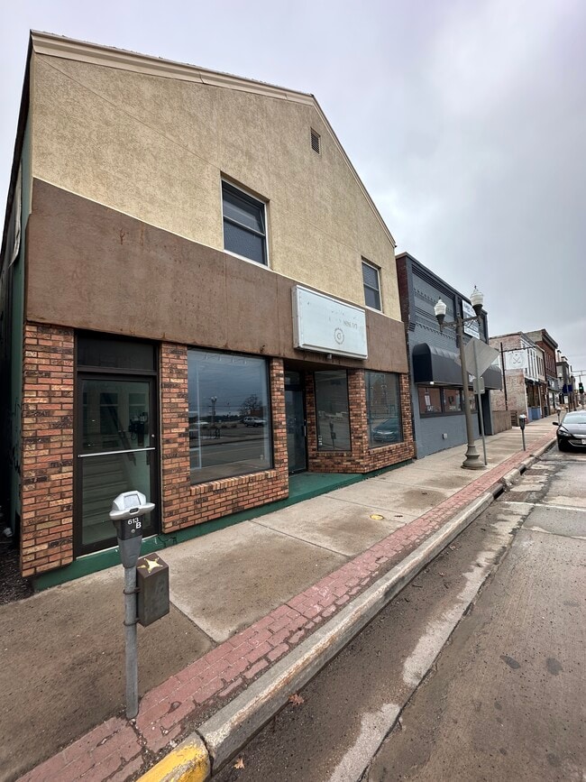 633 Broadway St S, Unit A in Menomonie, WI - Building Photo - Building Photo
