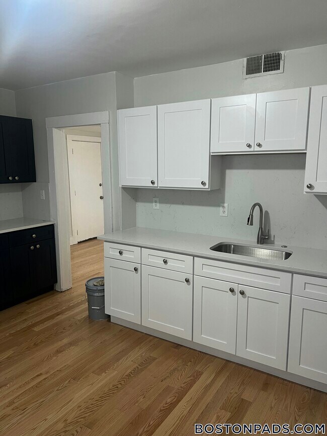 800 Washington St, Unit 3 in Boston, MA - Foto de edificio - Building Photo