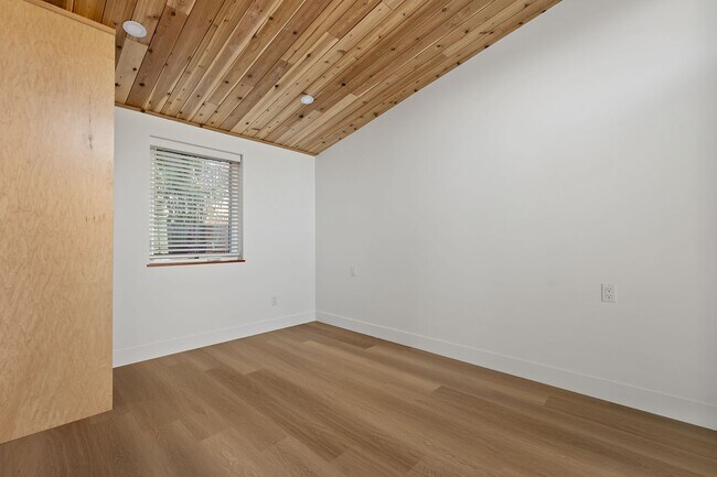 11450 NE Morris St in Portland, OR - Building Photo - Building Photo