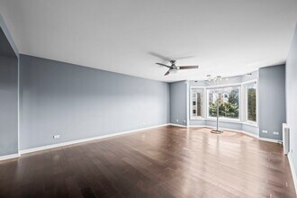 201 Thames Pkwy in Park Ridge, IL - Building Photo - Building Photo