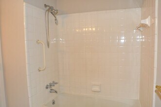 30042 W 12 Mile Rd, Unit 55 in Farmington Hills, MI - Building Photo - Building Photo