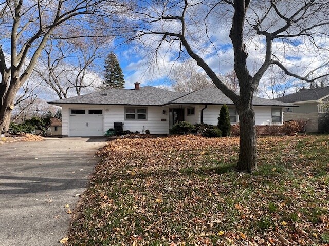 906 N Allen Ave in McHenry, IL - Building Photo