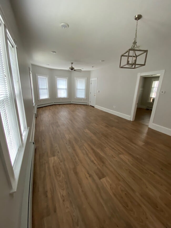 70 Seymour St in Worcester, MA - Foto de edificio - Building Photo