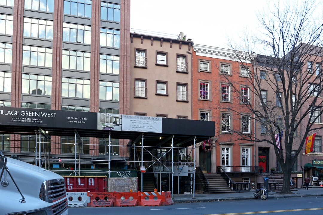 243 W 14th St in New York, NY - Foto de edificio