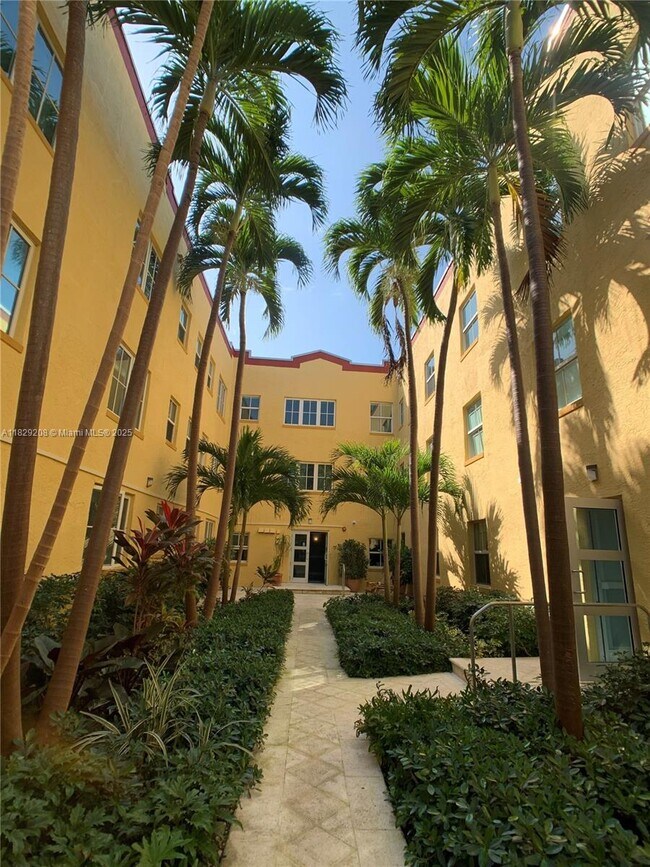 1308 Drexel Ave in Miami Beach, FL - Building Photo - Building Photo
