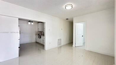 5545 E 6th Ave in Hialeah, FL - Building Photo - Building Photo