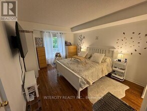 800-800 Sheppard Ave W in Toronto, ON - Building Photo - Building Photo