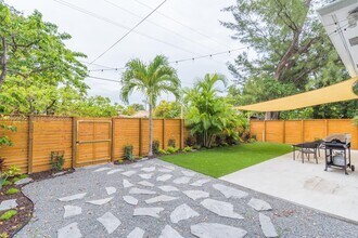 44 NW 40th St in Miami, FL - Building Photo - Building Photo