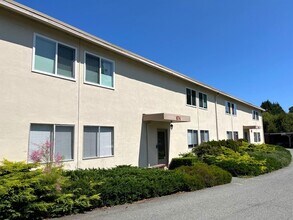 664 Bruce Ave in Nanaimo, BC - Building Photo - Building Photo