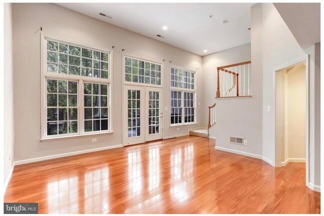 213 Oak Knoll Ter in Rockville, MD - Building Photo - Building Photo