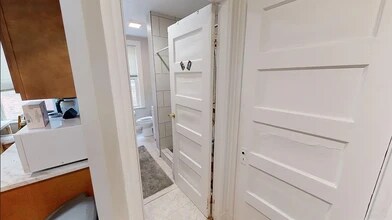13 Pleasant St, Unit 2 in Cambridge, MA - Building Photo - Building Photo