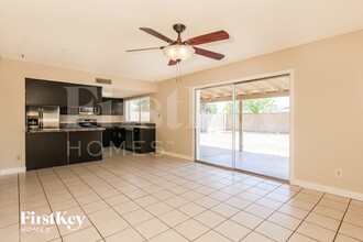 5413 W Townley Ave, Unit C-103 in Glendale, AZ - Building Photo - Building Photo