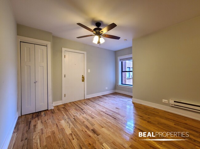 819 W Cornelia Ave in Chicago, IL - Building Photo - Building Photo