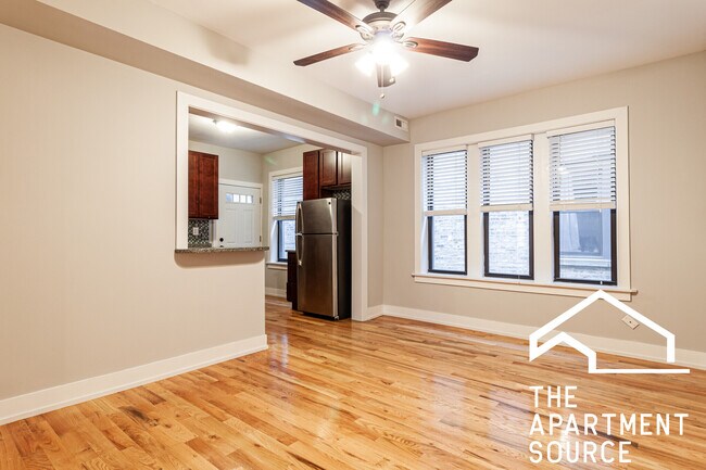 3523 N Racine Ave, Unit E1 in Chicago, IL - Foto de edificio - Building Photo