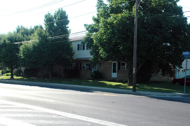 320 W Shady Ln in Enola, PA - Building Photo - Building Photo