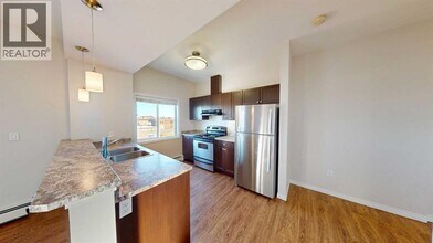 10004-1097A 97A St in Grande Prairie, AB - Building Photo - Building Photo