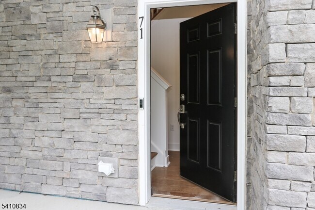 71 Veterans Wy in Morris Plains, NJ - Building Photo - Building Photo