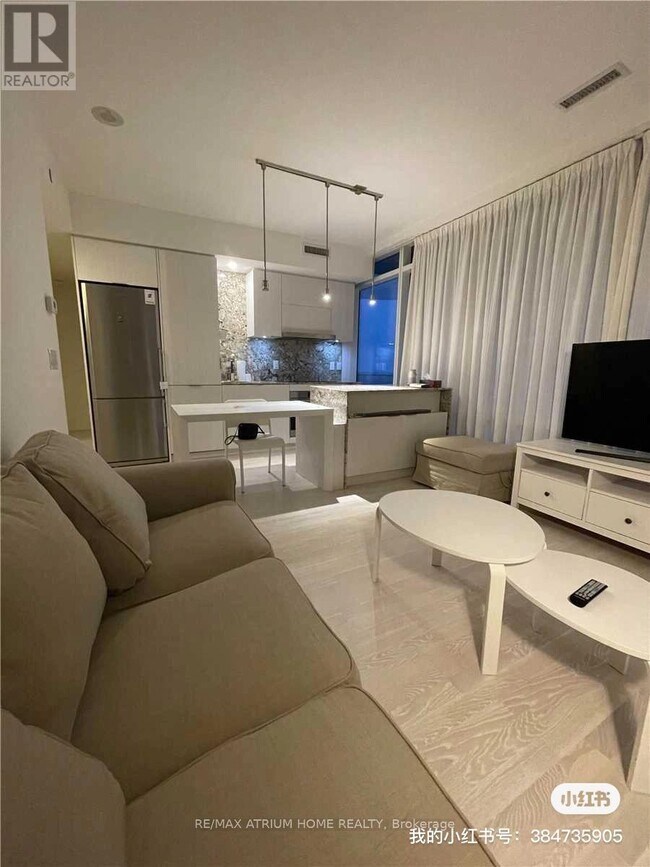 1 Bloor St E in Toronto, ON - Building Photo - Building Photo