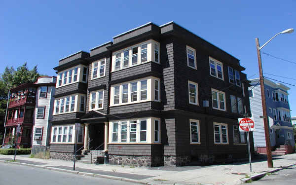 121 Johnson St in Lynn, MA - Foto de edificio