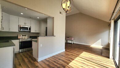 532 1/2 Via De La Valle in Del Mar, CA - Building Photo - Building Photo