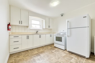 23 Augusta Ave in St Catharines, ON - Building Photo - Building Photo