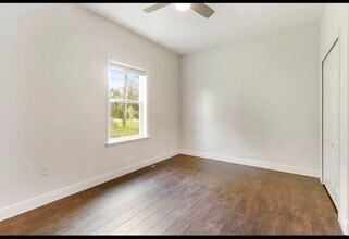 4026 SW McCandless St in Port St. Lucie, FL - Foto de edificio - Building Photo