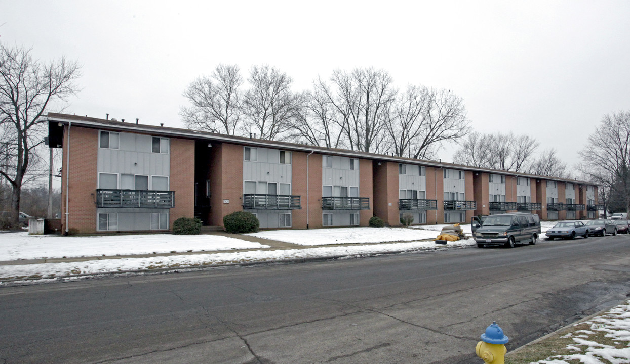 Valerie Woods in Dayton, OH - Building Photo