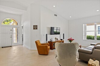 2973 NW 97th Ct in Doral, FL - Building Photo - Building Photo